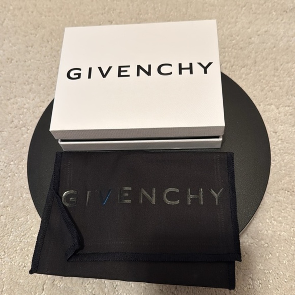 GIVENCHY WALLET IN MINT CONDITION BROWN NWOT